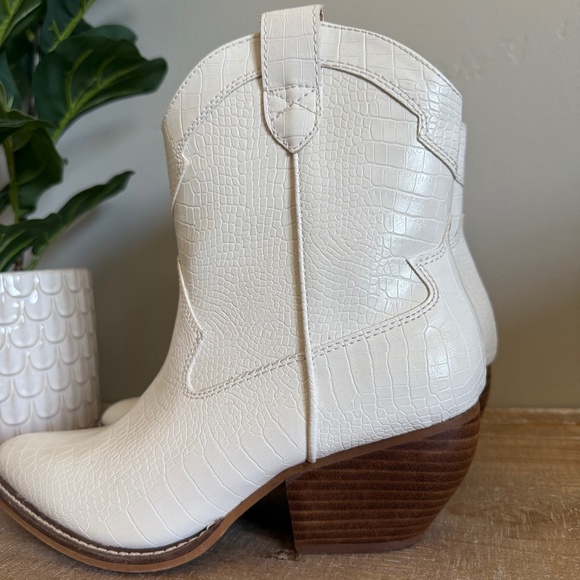 Arider Girl Ludette White Croc Cowboy Booties | NWOT | 8.5 | White - Picture 3 of 8
